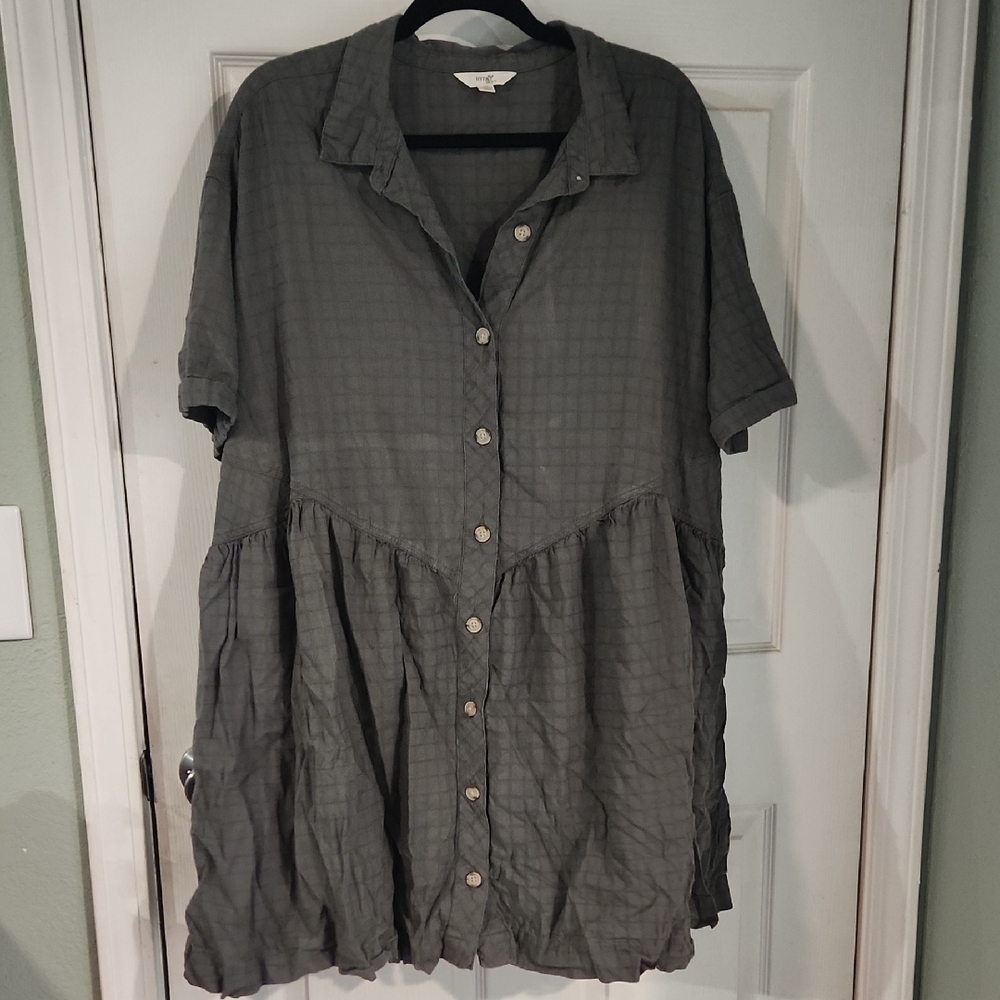 Terra & Sky Gray Short-Sleeve Button-Front Tunic